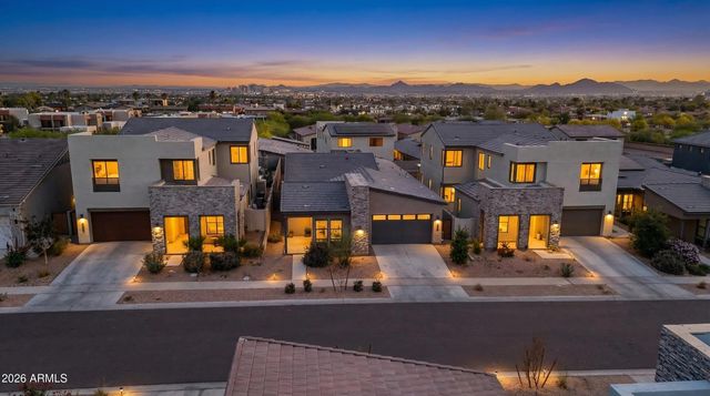 810 E HOPI Trail, Phoenix, AZ 85042