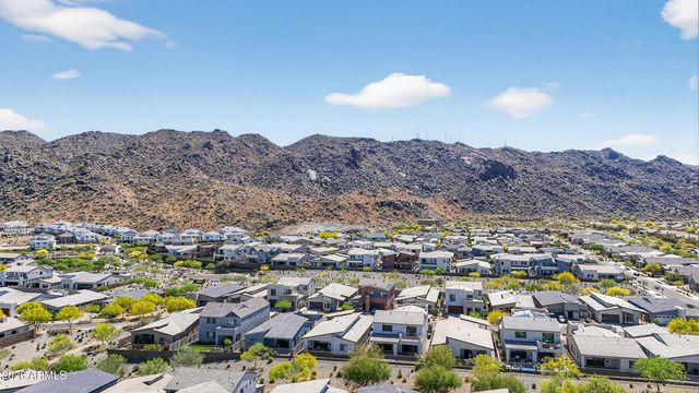 810 E HOPI Trail, Phoenix, AZ 85042