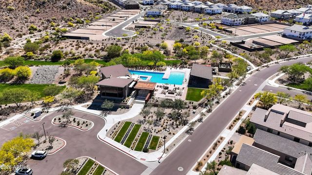 810 E HOPI Trail, Phoenix, AZ 85042