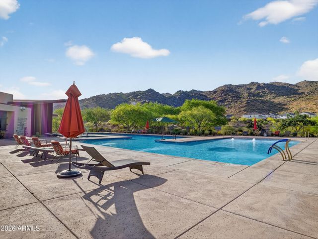 810 E HOPI Trail, Phoenix, AZ 85042