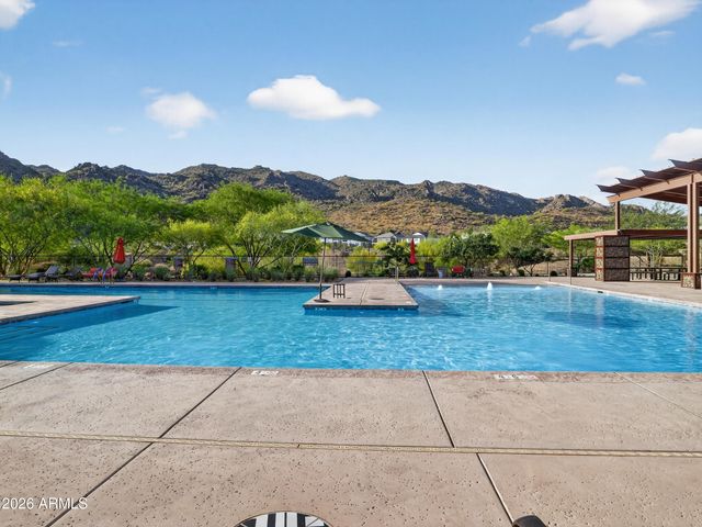 810 E HOPI Trail, Phoenix, AZ 85042