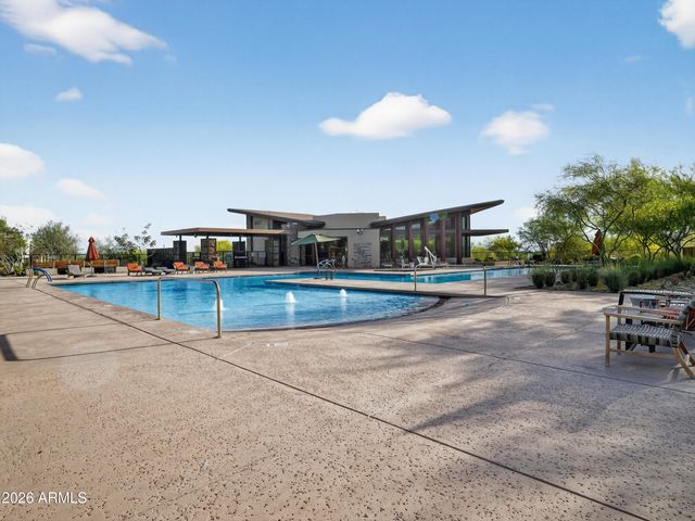 810 E HOPI Trail, Phoenix, AZ 85042