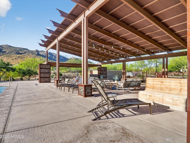 810 E HOPI Trail, Phoenix, AZ 85042