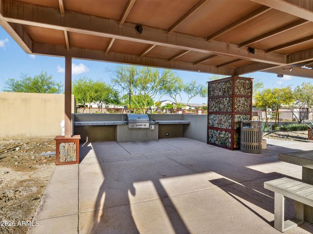 810 E HOPI Trail, Phoenix, AZ 85042
