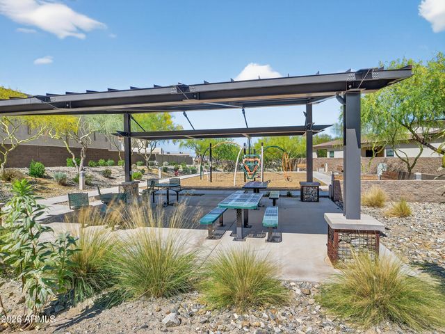 810 E HOPI Trail, Phoenix, AZ 85042