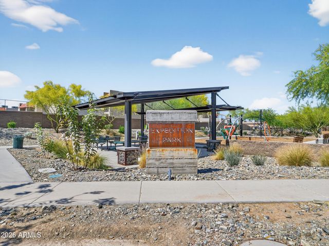 810 E HOPI Trail, Phoenix, AZ 85042