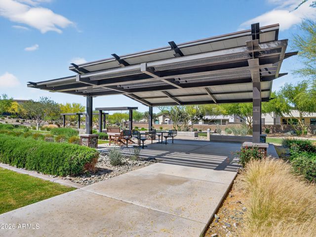 810 E HOPI Trail, Phoenix, AZ 85042