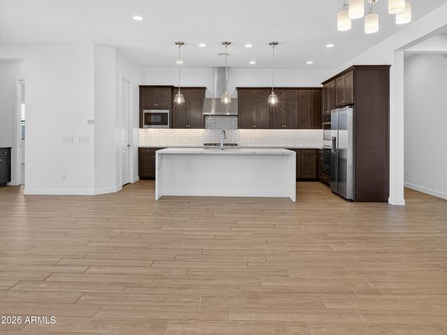 810 E HOPI Trail, Phoenix, AZ 85042