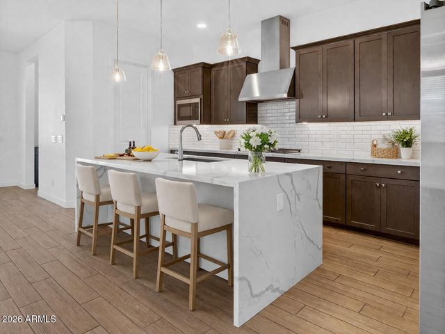 810 E HOPI Trail, Phoenix, AZ 85042