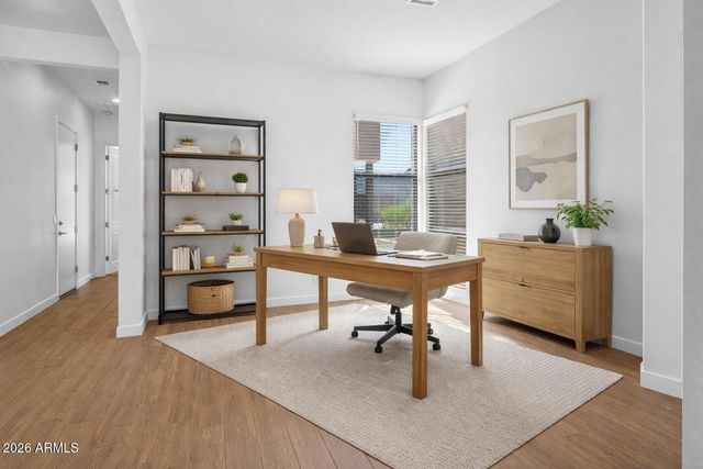 810 E HOPI Trail, Phoenix, AZ 85042