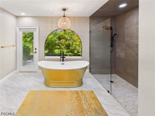 6840 Hendry Creek DR, Fort Myers, FL 33908