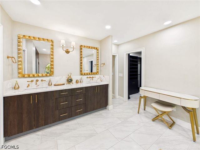 6840 Hendry Creek DR, Fort Myers, FL 33908