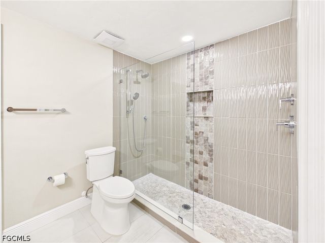 6840 Hendry Creek DR, Fort Myers, FL 33908