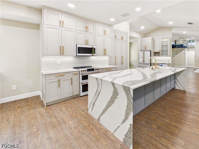 6840 Hendry Creek DR, Fort Myers, FL 33908