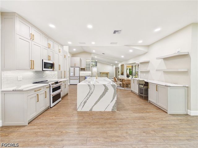 6840 Hendry Creek DR, Fort Myers, FL 33908