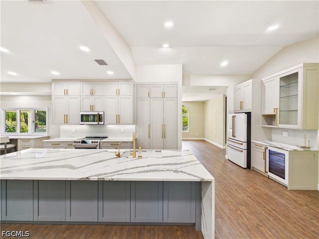 6840 Hendry Creek DR, Fort Myers, FL 33908