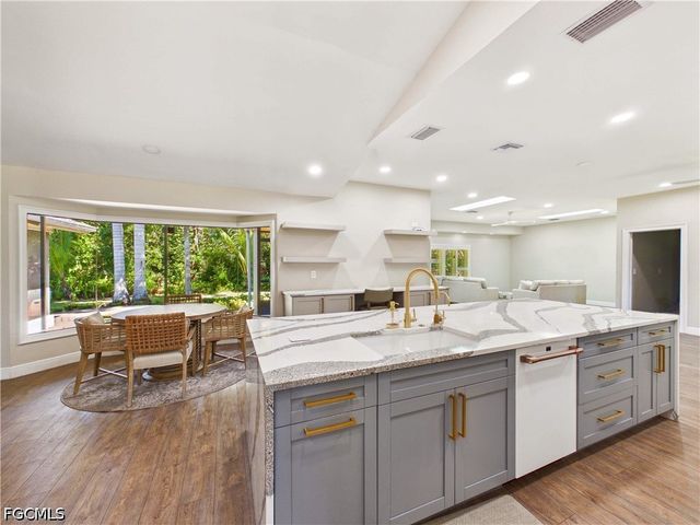 6840 Hendry Creek DR, Fort Myers, FL 33908