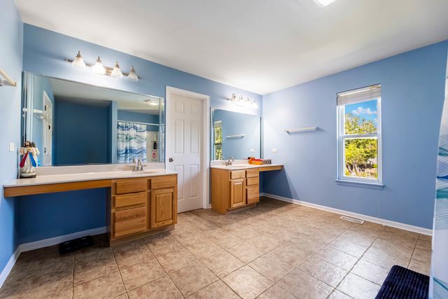 1715 Ivy Lane, Montgomery, IL 60538