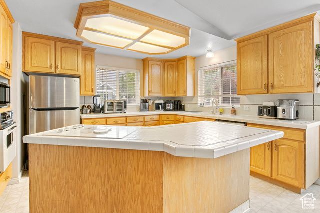 2365 E CREEK RD, Sandy, UT 84093