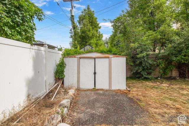 2365 E CREEK RD, Sandy, UT 84093