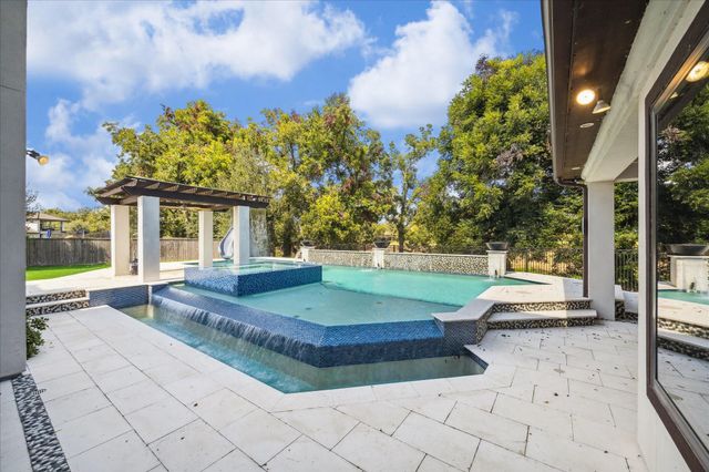 79 Amber Hollow Court, Sugar Land, TX 77479