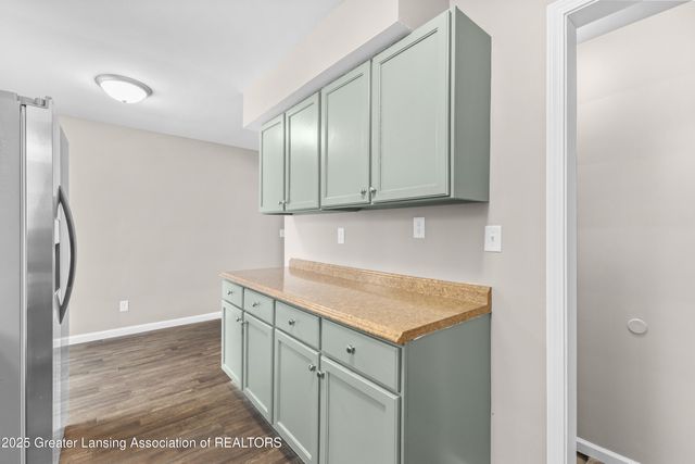 835 Brad Street, Lansing, MI 48911