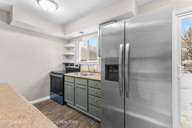 835 Brad Street, Lansing, MI 48911