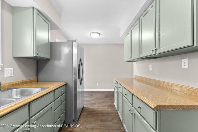 835 Brad Street, Lansing, MI 48911