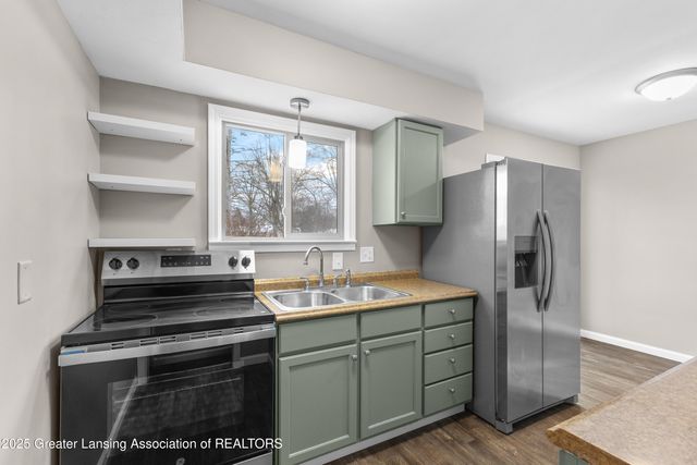 835 Brad Street, Lansing, MI 48911