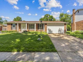 9709 Brookmere Drive, St Louis, MO 63123