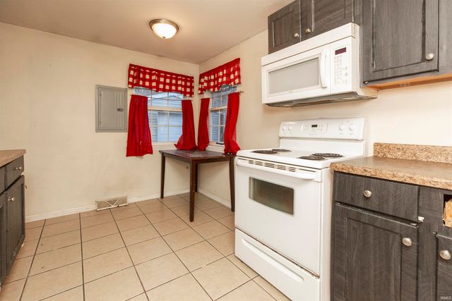 1216 Edgewood Drive, South Bend, IN 46616