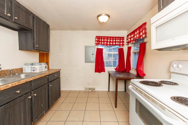 1216 Edgewood Drive, South Bend, IN 46616