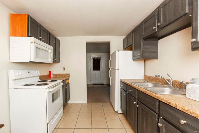 1216 Edgewood Drive, South Bend, IN 46616