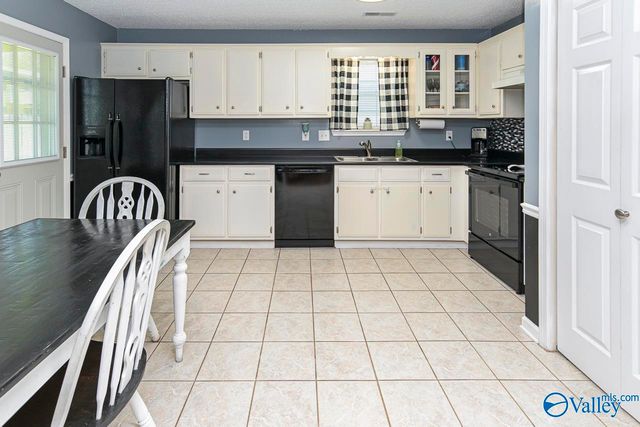 1501 Elizabeth Drive SW, Hartselle, AL 35640
