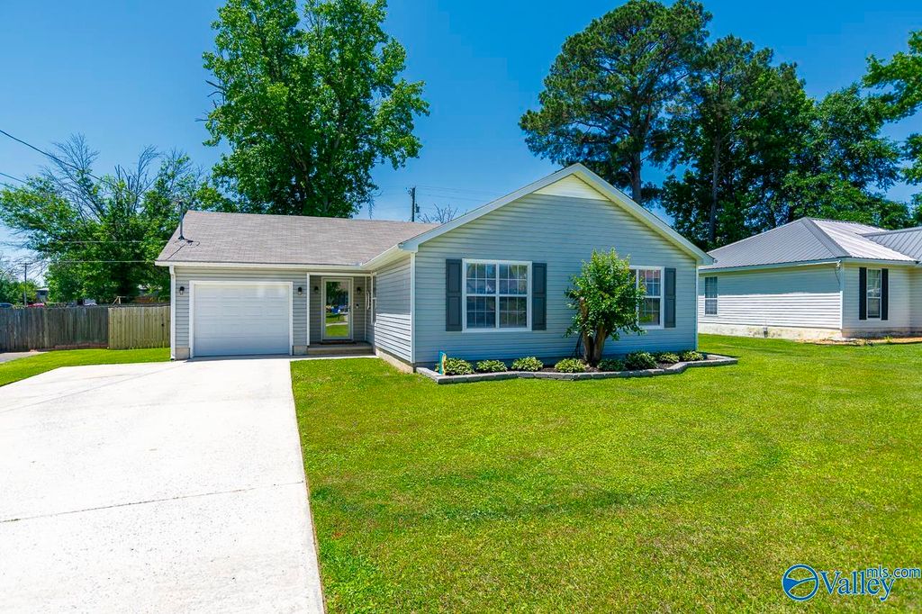 1501 Elizabeth Drive SW, Hartselle, AL 35640
