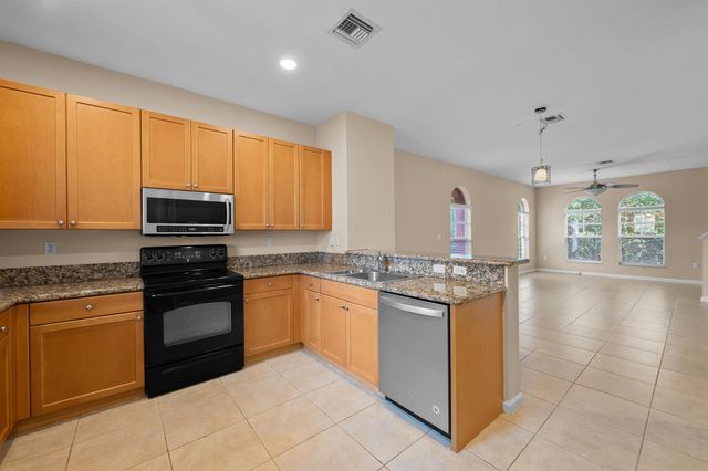 1033 NE 17th Way 905, Fort Lauderdale, FL 33304