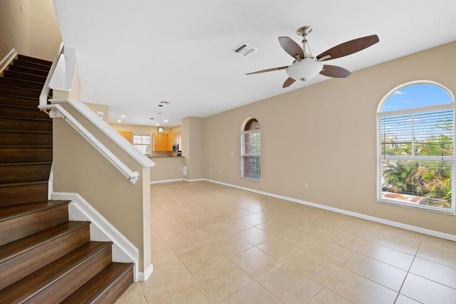 1033 NE 17th Way 905, Fort Lauderdale, FL 33304