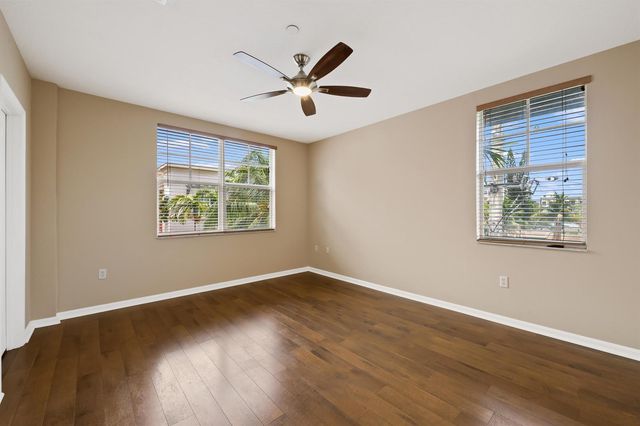 1033 NE 17th Way 905, Fort Lauderdale, FL 33304