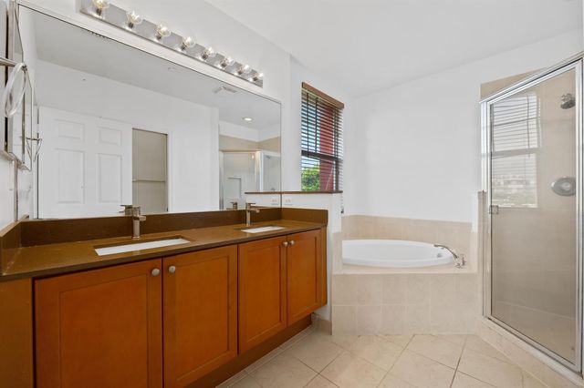 1033 NE 17th Way 905, Fort Lauderdale, FL 33304