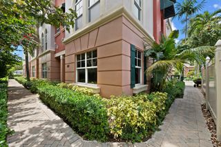 1033 NE 17th Way 905, Fort Lauderdale, FL 33304