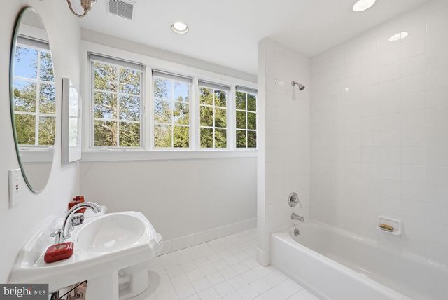5801 POTOMAC AVE NW, Washington, DC 20016