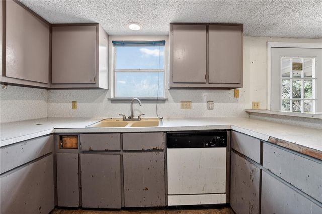 706 Cargill DR, Spicewood, TX 78669