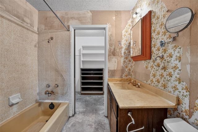 706 Cargill DR, Spicewood, TX 78669