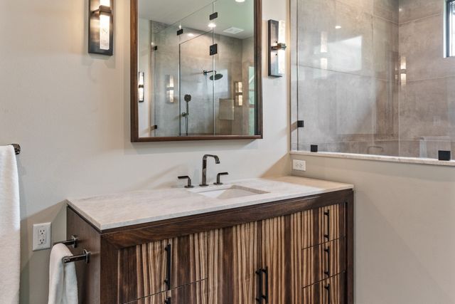 120 Meandering Way, Mabank, TX 75156