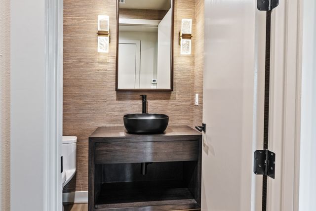 120 Meandering Way, Mabank, TX 75156