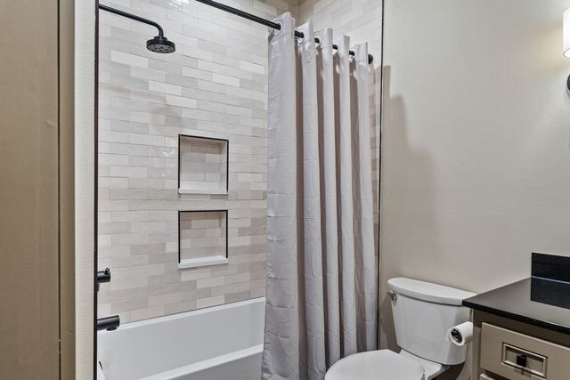 120 Meandering Way, Mabank, TX 75156