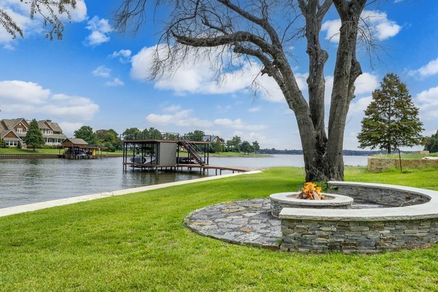 120 Meandering Way, Mabank, TX 75156