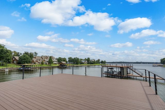 120 Meandering Way, Mabank, TX 75156