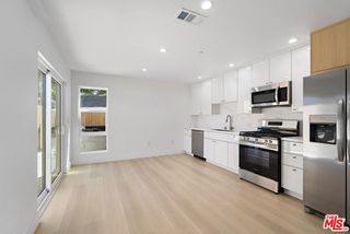 10963 Calvert 1/4, North Hollywood (los Angeles), CA 91606