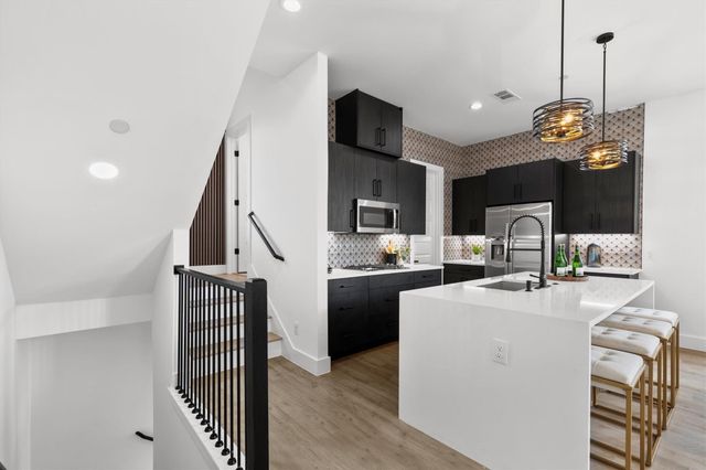 727 W 10th Street 109, Dallas, TX 75208